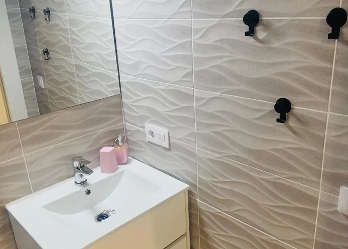 Americas Tropical Nights